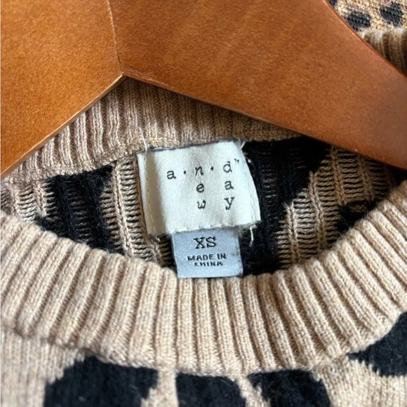 Cheetah Sweater - Picture 5 of 5